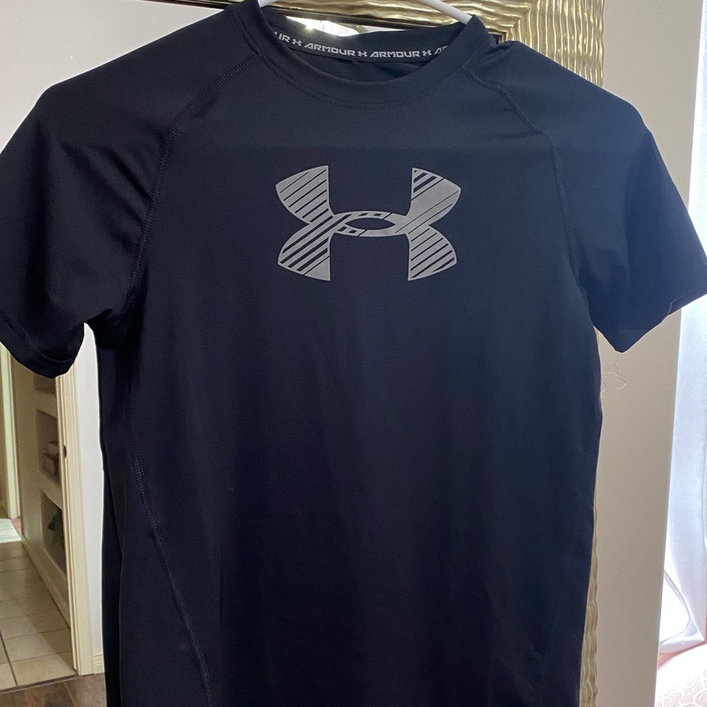 Fitted under armor shirt
